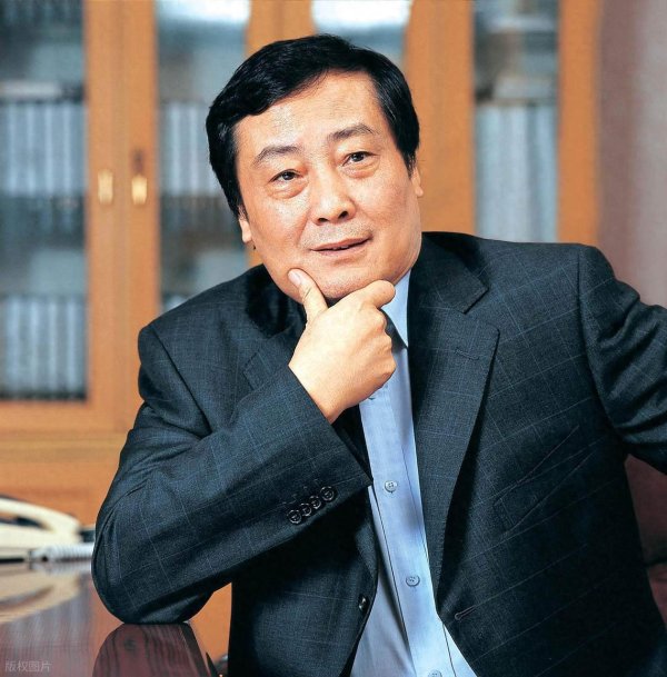 泽巨配资 难怪宗馥莉下狠手！父亲爱生娃，爷奶喜欢孙子，杜建英被宗家认可